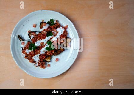 Teller mit gesunden, ausgewogenen asiatischen Speisen. Stockfoto