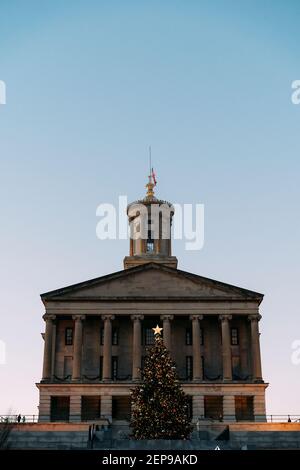 Tennessee State Capitol Gebäude während Weihnachten, im Abendlicht. Stockfoto