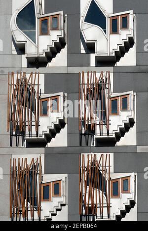 Außenfassade des schottischen Parlamentsgebäudes bei Holyrood in Edinburgh, Schottland, Großbritannien Stockfoto