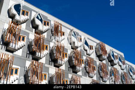 Außenfassade des schottischen Parlamentsgebäudes bei Holyrood in Edinburgh, Schottland, Großbritannien Stockfoto