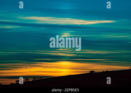 Preston, Lancashire, Großbritannien. Februar 2021, 27th. Sonnenuntergang in der Nähe von Preston, Lancashire. Kredit: John Eveson/Alamy Live Nachrichten Stockfoto