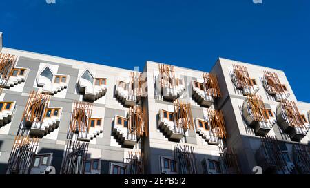 Außenfassade des schottischen Parlamentsgebäudes bei Holyrood in Edinburgh, Schottland, Großbritannien Stockfoto