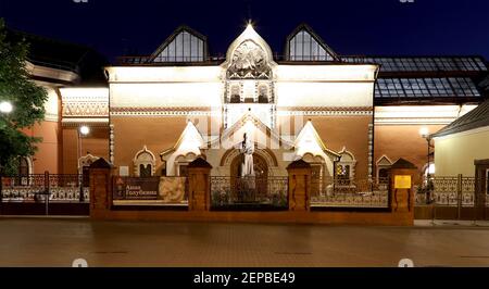 Die State Tretjakov Gallery ist eine Kunstgalerie in Moskau, Russland, dem führenden Verwahrer der russischen bildenden Kunst in der Welt. Die Fassade der Galerie bauen Stockfoto