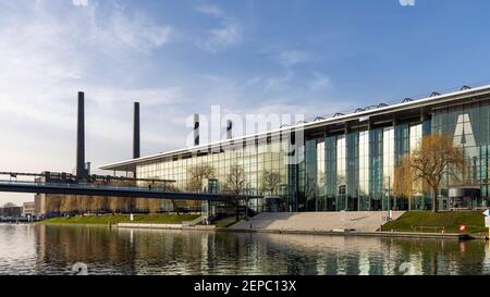 Autostadt in Wolfsburg ist eine Kombination aus Geschäft und Vergnügen. Hier holen die Leute ihre neuen Autos ab Stockfoto