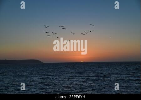 © lizenziert für Andrew Chittock 27/02/2021 Sun Set aberaeron South Beach aberaeron West wales großbritannien Stockfoto