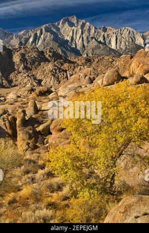 Lone Pine Peak, nahe Mount Whitney, Blick von Alabama Hills, Sierra Nevada, Kalifornien, USA Stockfoto