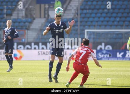 Bochum, Deutschland. 27th Feb, 2021. firo: 02/27/2021 Fußball: Fußball: 2nd Bundesliga-Saison 2020/21 VfL Bochum - Würzburg, Kickers Würzburg, Würzburg Duelle, Anthony Losilla, Versus, Mitja Lotric Quelle: dpa/Alamy Live News Stockfoto