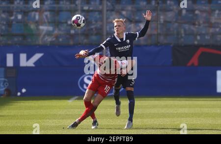 Bochum, Deutschland. 27th Feb, 2021. firo: 02/27/2021 Fußball: Fußball: 2nd Bundesliga-Saison 2020/21 VfL Bochum - Würzburg, Kickers Würzburg, Würzburg Duelle, Marvin Pieringer, Versus, Saulo Decarli Quelle: dpa/Alamy Live News Stockfoto