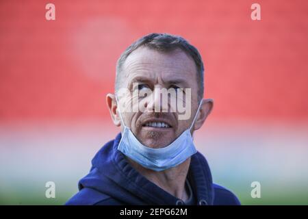 Barnsley, Großbritannien. Februar 2021, 27th. Gary Rowett Manager von Millwall kommt am 2/27/2021 in Oakwell in Barnsley, Großbritannien an. (Foto von Mark Cosgrove/News Images/Sipa USA) Quelle: SIPA USA/Alamy Live News Stockfoto