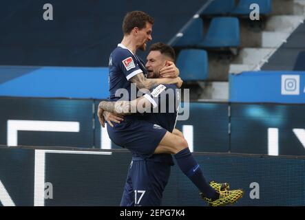 firo: 02/27/2021 Fußball: Fußball: 2nd Bundesliga-Saison 2020/21 VfL Bochum - Würzburg, Kickers Würzburg, Würzburg Danny Blum, Jubel, Jubel, Mit, und, Simon Zoller, nach, seine, Ziel, to, 2: 0 Verwendung weltweit Stockfoto