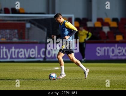 27th. Februar 2021; Brentford Community Stadium, London, England; English Football League Championship Football, Brentford FC gegen Stoke City; Danny Batth von Stoke City beim Aufwärmen Stockfoto