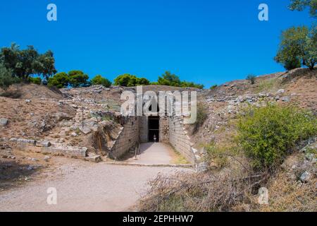 Stomion oder Eintritt in die 'Schatzkammer von Atreus' oder 'Grab von Agamemnon' der Zitadelle von Mycenae. Archäologische Stätte von Mycenae in Griechenland Stockfoto