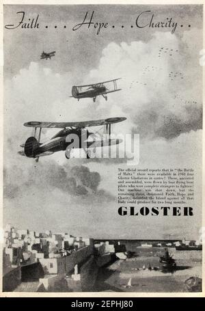 Vintage 1944 Anzeige für die britische Gloster Flugzeughersteller mit dem Gloster Gladiator Doppeldecker, Kriegsverteidiger von Malta. Stockfoto