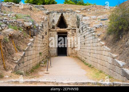 Stomion oder Eintritt in die 'Schatzkammer von Atreus' oder 'Grab von Agamemnon' der Zitadelle von Mycenae. Archäologische Stätte von Mycenae in Griechenland Stockfoto