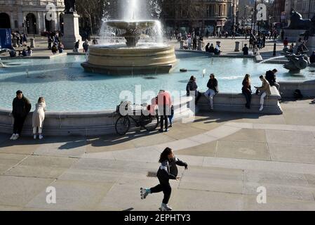 London, Großbritannien. Februar 2021, 27th. UK Wetter: Sonniger Tag in London. Kredit: Matthew Chattle/Alamy Live Nachrichten Stockfoto