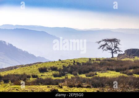 Frühfrühling im English Lake District - BLICK vom Kirkstone Pass nach Süden Richtung Troutbeck, Cumbria UK Stockfoto