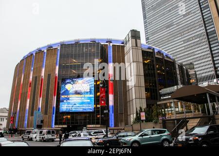 NEW YORK, NY - 05. NOVEMBER 2014: Madison Square Gaeden in New York City mit Abendlicht Stockfoto