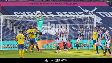 West Bromwich, West Midlands, Großbritannien. 27th. Februar 2021; The Hawthorns, West Bromwich, West Midlands, England; English Premier League Football, West Bromwich Albion gegen Brighton und Hove Albion; West Bromwich Albion Torhüter Sam Johnstone springt, um zu sparen Credit: Action Plus Sports Images/Alamy Live News Stockfoto