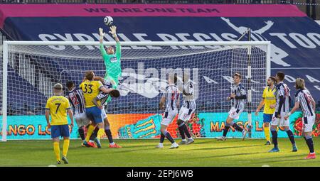 West Bromwich, West Midlands, Großbritannien. 27th. Februar 2021; The Hawthorns, West Bromwich, West Midlands, England; English Premier League Football, West Bromwich Albion gegen Brighton und Hove Albion; West Bromwich Albion Torhüter Sam Johnstone springt, um zu sparen Credit: Action Plus Sports Images/Alamy Live News Stockfoto