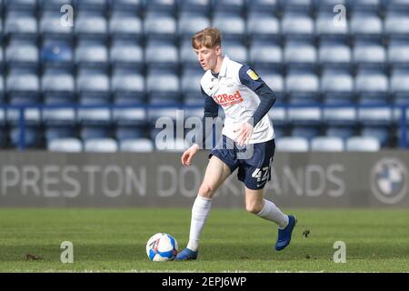 Preston, Großbritannien. Februar 2021, 27th. Anthony Gordon #42 von Preston North End mit dem Ball in Preston, UK am 2/27/2021. (Foto von Simon Whitehead/News Images/Sipa USA) Quelle: SIPA USA/Alamy Live News Stockfoto