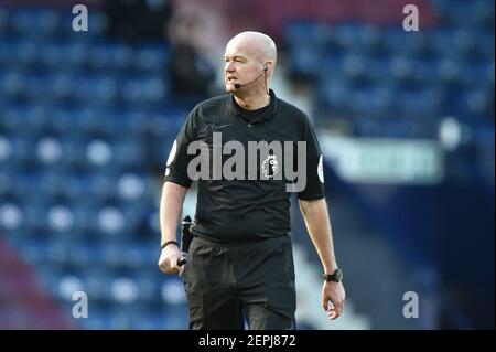 West Bromwich, Großbritannien. Februar 2021, 27th. Schiedsrichter Lee Mason während des Spiels in West Bromwich, UK am 2/27/2021. (Foto von Richard Long/News Images/Sipa USA) Quelle: SIPA USA/Alamy Live News Stockfoto