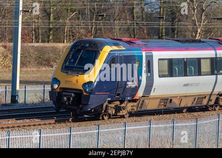 Avanti West Coast Super Voyager in neuem Gewand in Winwick an der West Coast Main Line. Stockfoto