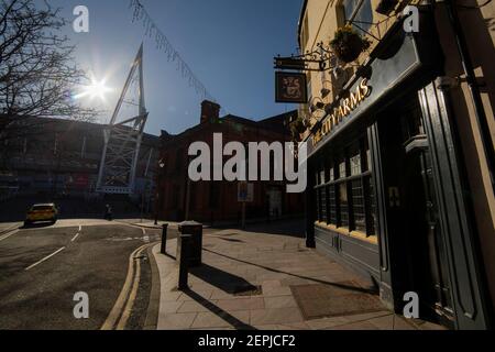Cardiff, Wales, Großbritannien. Januar 2021, 22nd. Leere Straßen vor den meist belebten Pubs neben dem Fürstentum Stadion vor dem hinter verschlossenen Türen sechs Nationen Rugby-Spiel in Cardiff zwischen Wales und England. Kredit: Mark Hawkins/Alamy Live Nachrichten Stockfoto