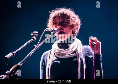 Merrill Garbus von Tune-Yards spielt live auf der Bühne im Roundhouse, Camden Town - London. Bilddatum: Dienstag, 20th. März 2018. Bildnachweis sollte lauten: David Jensen Stockfoto