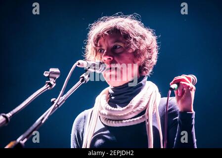 Merrill Garbus von Tune-Yards spielt live auf der Bühne im Roundhouse, Camden Town - London. Bilddatum: Dienstag, 20th. März 2018. Bildnachweis sollte lauten: David Jensen Stockfoto