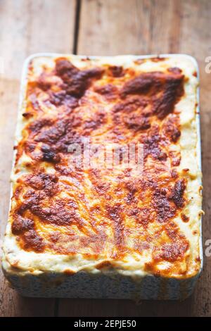 Hausgemachte Fleisch Bolognese Lasagne mit Mozzarella Käse Stockfoto
