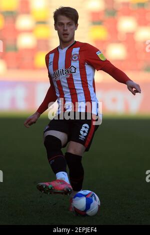 London, Großbritannien. Februar 2021, 27th. Mathias Jensen von Brentford in Aktion während des Spiels. EFL Skybet Championship Match, Brentford gegen Stoke City im Brentford Community Stadium, Brentford in London am Samstag, 27th. Februar 2021. Dieses Bild darf nur für redaktionelle Zwecke verwendet werden. Nur redaktionelle Verwendung, Lizenz für kommerzielle Nutzung erforderlich. Keine Verwendung in Wetten, Spiele oder ein einzelner Club / Liga / Spieler Publikationen. PIC von Steffan Bowen / Andrew Orchard Sport Fotografie / Alamy Live News Kredit: Andrew Orchard Sport Fotografie / Alamy Live News Stockfoto