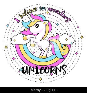 Ich glaube an Wunder mit niedlichen Einhorn Cliparts. Fröhliche Märchenfigur mit rosa Mähne und gelben Schwanz reitet Fantasy-Regenbogen. Stock Vektor