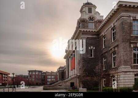 Carnegie Library, Bowne Hall und das Shaffer Art Building auf dem Campus der Syracuse University bei Sonnenaufgang Stockfoto