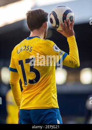 West Bromwich, West Midlands, Großbritannien. 27th. Februar 2021; The Hawthorns, West Bromwich, West Midlands, England; English Premier League Football, West Bromwich Albion gegen Brighton und Hove Albion; Pascal Grob von Brighton und Hove Albion hält den Ball vor einem Wurf Kredit: Action Plus Sports Images/Alamy Live News Stockfoto