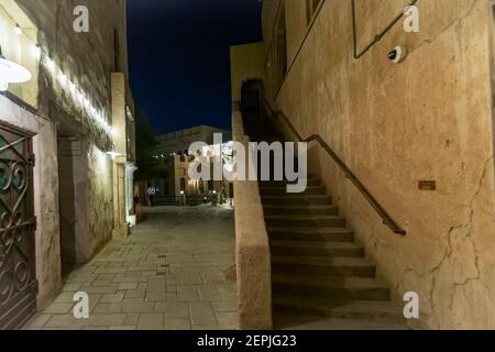 Der traditionelle arabische Basar im Dubai Old Souq, DUBAI Vereinigte Arabische Emirate. 25-Dezember-2020. Stockfoto