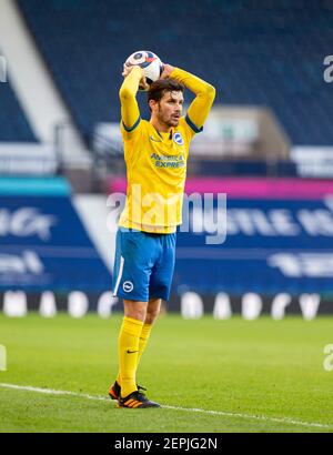 West Bromwich, West Midlands, Großbritannien. 27th. Februar 2021; The Hawthorns, West Bromwich, West Midlands, England; English Premier League Football, West Bromwich Albion gegen Brighton und Hove Albion; Pascal Grob von Brighton und Hove Albion werfen einen Wurf Kredit: Action Plus Sports Images/Alamy Live News Stockfoto