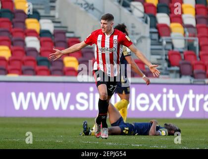 Brentford Community Stadium, London, Großbritannien. Februar 2021, 27th. English Football League Championship Football, Brentford FC gegen Stoke City; Vitaly Janelt von Brentford feiert nach Scoring seiner Seiten 1st Tor in der 56th Minute, um es 1-1 Credit: Action Plus Sports/Alamy Live News Stockfoto