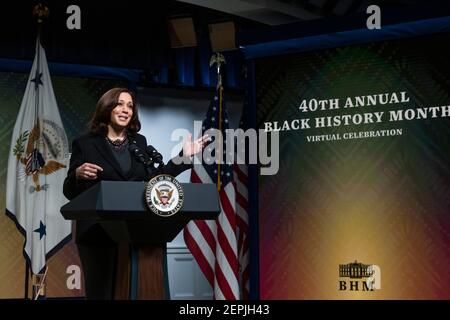 Washington, Vereinigte Staaten Von Amerika. Februar 2021, 27th. Die Vizepräsidentin der Vereinigten Staaten Kamala Harris hält am 40th Samstag, den 27. Februar 2021, bei der jährlichen virtuellen Feier des Black History Month, die der Mehrheitsführer des US-Repräsentantenhauses Steny Hoyer (Demokrat von Maryland) im South Court Auditorium des Weißen Hauses in Washington, DC veranstaltet hat, eine Rede. Quelle: Rod Lampey/Pool/Sipa USA Quelle: SIPA USA/Alamy Live News Stockfoto