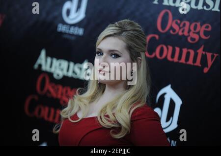 NEW YORK, NY - 12. DEZEMBER: Abigail Breslin nimmt an der Premiere von August: Osage County im Ziegfeld Theatre am 12. Dezember 2013 in New York City Teil. Personen: Abigail Breslin Stockfoto