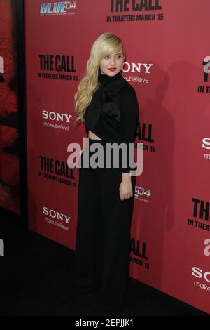 LOS ANGELES, CA - 05. MÄRZ: Abigail Breslin kommt zur Premiere von Tri Star Pictures' 'The Call' im Arclight Theatre am 5. März 2013 in Los Angeles, Kalifornien. Personen: Abigail Breslin Stockfoto