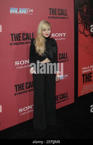 LOS ANGELES, CA - 05. MÄRZ: Abigail Breslin kommt zur Premiere von Tri Star Pictures' 'The Call' im Arclight Theatre am 5. März 2013 in Los Angeles, Kalifornien. Personen: Abigail Breslin Stockfoto