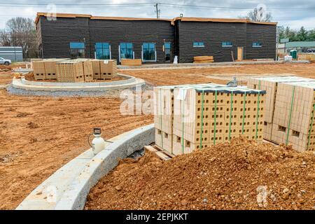 Horizontale Aufnahme von Ziegel-Stapeln für ein neues Restaurant-Gebäude Bau-Projekt. Stockfoto