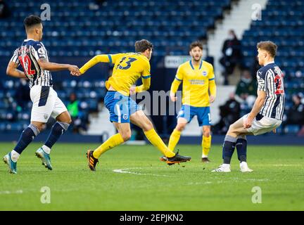 West Bromwich, West Midlands, Großbritannien. 27th. Februar 2021; The Hawthorns, West Bromwich, West Midlands, England; English Premier League Football, West Bromwich Albion gegen Brighton und Hove Albion; Pascal Grob von Brighton und Hove Albion macht einen Schuss auf Tor Credit: Action Plus Sports Images/Alamy Live News Stockfoto