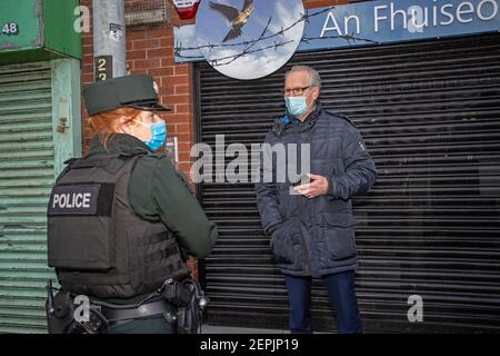 BELFAST, NORDIRLAND - Februar, 23 : Gerry Kelly Irischer republikanischer Politiker und ehemaliger Freiwilliger der Provisorischen Irischen Republikanischen Armee (IRA) . Stockfoto