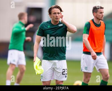 Scottish Premiership - Hibernian / Motherwell Easter Road Stadium, Edinburgh, Midlothian, Großbritannien. Februar 2021, 27th. Hibs sind Gastgeber von Motherwell in der Scottish Premier League an der Easter Road in Edinburgh. Bild zeigt: HibsÕ Mittelfeldspieler, Scott Allan. Kredit: Ian Jacobs/Alamy Live Nachrichten Stockfoto