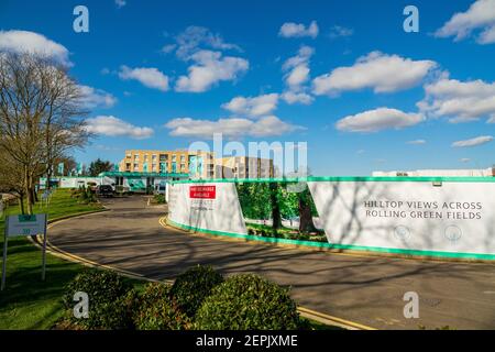 Ridgeway Views, ein Barratt London Entwicklung von Luxus-Apartments & Häuser auf einem Hügel in Mill Hill Village, London, Großbritannien. Im Schutzgebiet Stockfoto