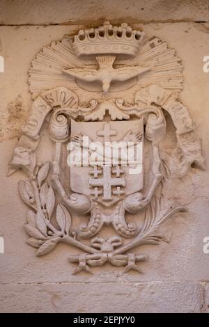 Das Wahrzeichen des Jerusalemer franziskanischen Orden der Hüter der Heiligen Stätten im Heiligen Land, das am Eingang zum Kloster Saintt Saintt Saviour im Ort auch als Kloster San Salvador in der Straße Saint Francis in der christlichen Viertelstadt Ostjerusalem Israel bekannt ist Stockfoto