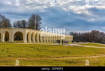 Yaroslawovo Yard and Torg ist ein historischer Architekturkomplex auf der Handelsseite von Veliky Nowgorod. Stockfoto