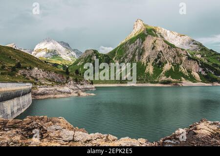 Der Spullersee ein Hochgebirgssee in Vorarlberg, Österreich. Stockfoto