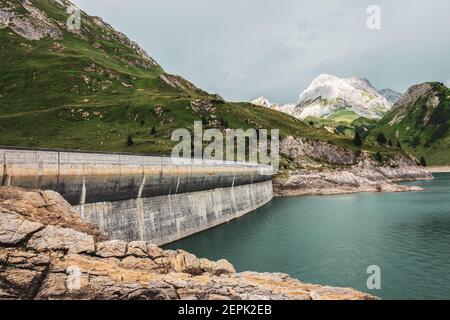 Der Spullersee ein Hochgebirgssee in Vorarlberg, Österreich. Stockfoto